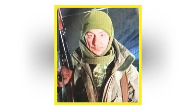 На Чернігівщині поховали захисників Олександра Ковтуна, Руслана Насінника та Олега Осип'юка, які загинули на фронті На Чернігівщині поховали захисників Олександра Ковтуна, Руслана Насінника та Олега Осип'юка, які загинули на фронті