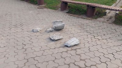 У Кропивницькому троє неповнолітніх пошкодили урни для сміття: що відомо У Кропивницькому троє неповнолітніх пошкодили урни для сміття: що відомо