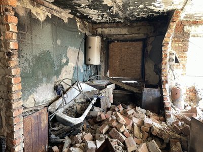 Два роки після влучання ракети у гуртожиток у Супрунівці: чому його досі не відновили Два роки після влучання ракети у гуртожиток у Супрунівці: чому його досі не відновили