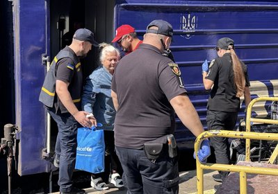 Сім евакуаційних потягів: скільки переселенців прийняла Рівненщина у серпні та де їх розмістили Сім евакуаційних потягів: скільки переселенців прийняла Рівненщина у серпні та де їх розмістили