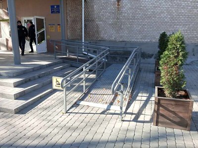 Єдина на Хмельниччині автошкола навчає водіїв з інвалідністю Єдина на Хмельниччині автошкола навчає водіїв з інвалідністю