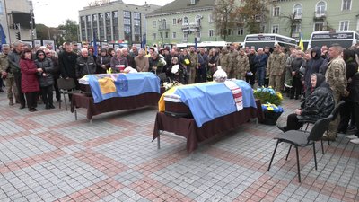 У Рівному попрощались з військовими Олександром Савіним та Євгеном Христичем
