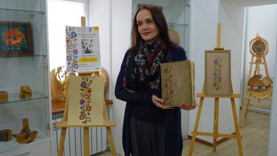 "Щоб популяризувати творчість майстрині": у Кропивницькому відтворили стінопис за мотивами робіт Параски Власенко "Щоб популяризувати творчість майстрині": у Кропивницькому відтворили стінопис за мотивами робіт Параски Власенко