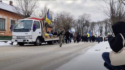 На Чернігівщині попрощалися з військовими Михайлом Новиком та Володимиром Лавриненком На Чернігівщині попрощалися з військовими Михайлом Новиком та Володимиром Лавриненком