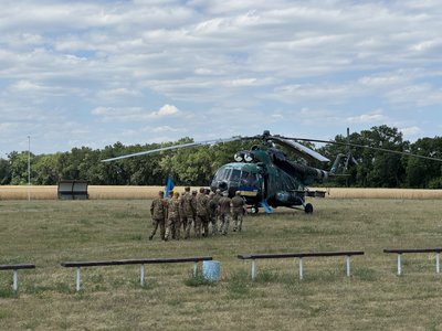 На Полтавщині попрощалися з авіатором Михайлом Дерягою, який загинув у складі екіпажу Мі-8 На Полтавщині попрощалися з авіатором Михайлом Дерягою, який загинув у складі екіпажу Мі-8