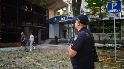 РФ атакувала Одесу: пошкоджено 24-поверхівку, офіси та два ліцеї
