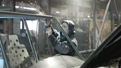 Багі, пікапи та мікроавтобуси: як вінницькі майстри допомагають військовим Багі, пікапи та мікроавтобуси: як вінницькі майстри допомагають військовим