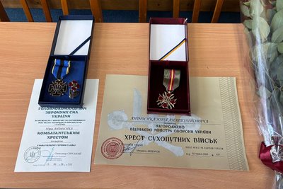 У Бердичеві на Житомирщині родині загиблого військовослужбовця передали державні нагороди У Бердичеві на Житомирщині родині загиблого військовослужбовця передали державні нагороди