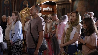 Освячують груші, випічку та колоски: яблучний спас у Вінниці Освячують груші, випічку та колоски: яблучний спас у Вінниці