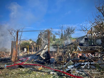 Армія РФ била по Шосткинській громаді КАБами та ударними дронами: поранені три людини Армія РФ била по Шосткинській громаді КАБами та ударними дронами: поранені три людини
