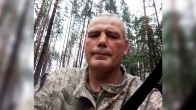 На Чернігівщині поховали Антона Никифоренка та Юрія Литвяка, які загинули на Донеччині та Луганщині На Чернігівщині поховали Антона Никифоренка та Юрія Литвяка, які загинули на Донеччині та Луганщині