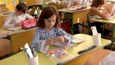 Продає прикраси та донатить на ЗСУ: на Вінниччині восьмирічна дівчинка допомагає захисникам Продає прикраси та донатить на ЗСУ: на Вінниччині восьмирічна дівчинка допомагає захисникам