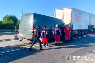 Смертельна ДТП на трасі «Київ-Чоп»: на Рівненщині Mercedes-Benz Sprinter врізався у вантажівку Смертельна ДТП на трасі «Київ-Чоп»: на Рівненщині Mercedes-Benz Sprinter врізався у вантажівку