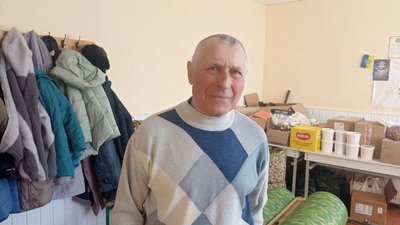 Допомога для фронту: жителі Пулинської громади щодня плетуть маскувальні сітки для ЗСУ Допомога для фронту: жителі Пулинської громади щодня плетуть маскувальні сітки для ЗСУ