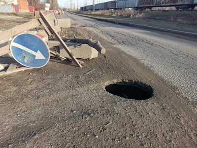 "Це – "візитівка": у Полтаві місцеві скаржаться на розбиту дорогу біля Київського вокзалу "Це – "візитівка": у Полтаві місцеві скаржаться на розбиту дорогу біля Київського вокзалу