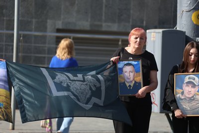"Стоятиму пліч-о-пліч зі своїми побратимами": у Вінниці вшанували пам'ять загиблого оборонця "Стоятиму пліч-о-пліч зі своїми побратимами": у Вінниці вшанували пам'ять загиблого оборонця