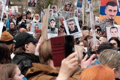 З російського полону до України повернулись 175 військових та семеро цивільних З російського полону до України повернулись 175 військових та семеро цивільних