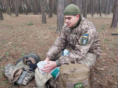 "Вибирали, кого будемо везти першим". Сумський медик – про роботу у військовій евакуаційній службі "Вибирали, кого будемо везти першим". Сумський медик – про роботу у військовій евакуаційній службі