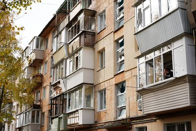 Є постраждала: на Київщині фіксують наслідки російської атаки у кількох районах Є постраждала: на Київщині фіксують наслідки російської атаки у кількох районах