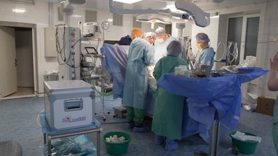 Трансплантація серця і нирок: у Вінниці лікарі за добу врятували три життя Трансплантація серця і нирок: у Вінниці лікарі за добу врятували три життя