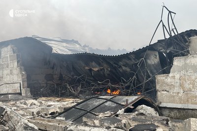 "Хотіли, мабуть, поламати людям долі": працівник складу про наслідки атаки дронами на Одещині "Хотіли, мабуть, поламати людям долі": працівник складу про наслідки атаки дронами на Одещині