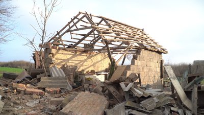 "Я вже у підвалі ночувала, тепер тут у підвалі ночую". Що розповідають жителі Бунчужного, що за 25 км від лінії фронту "Я вже у підвалі ночувала, тепер тут у підвалі ночую". Що розповідають жителі Бунчужного, що за 25 км від лінії фронту