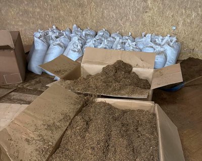 На Житомирщині ділки в промислових масштабах підробляли цигарки під марку відомого бренду На Житомирщині ділки в промислових масштабах підробляли цигарки під марку відомого бренду