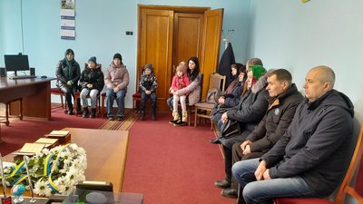 Сім'ям військовослужбовців з Хмельниччини передали державні відзнаки Сім'ям військовослужбовців з Хмельниччини передали державні відзнаки