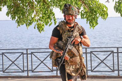 "Вставимо протез та буду далі воювати.” Боєць 3 ОШБ на позивний Акєлла повернувся на фронт після ампутації