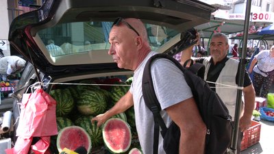 Кавуни на ринку Рівного Кавуни на ринку Рівного