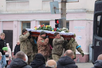 В Умані на Черкащині попрощалися із загиблим захисником В Умані на Черкащині попрощалися із загиблим захисником
