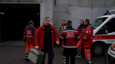 «Забуваєш про все і набагато краще себе почуваєш»: у Чернігові працівники «швидкої» створили футбольну команду «Забуваєш про все і набагато краще себе почуваєш»: у Чернігові працівники «швидкої» створили футбольну команду