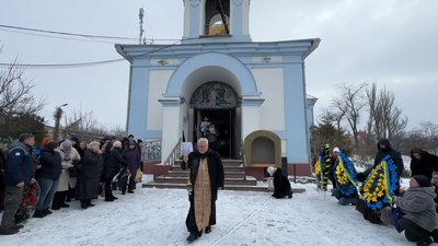 У Херсоні попрощались з двома загиблими військовими Дмитром Єгоровим та Сергієм Сушком У Херсоні попрощались з двома загиблими військовими Дмитром Єгоровим та Сергієм Сушком