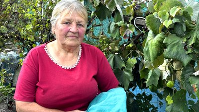 «Хоч трохи допомогти тим, що можу»: 73-річна жителька Вінниччини шиє ноші для військових «Хоч трохи допомогти тим, що можу»: 73-річна жителька Вінниччини шиє ноші для військових