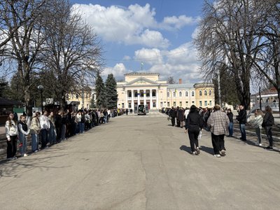 "Для нього родина була понад усе": у Первомайську провели в останню путь воїна Дениса Ілащука "Для нього родина була понад усе": у Первомайську провели в останню путь воїна Дениса Ілащука