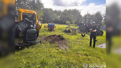 Зруйнували й пошкодили будинки та сільгосптехніку: росіяни атакували центр села на прикордонні Чернігівщини Зруйнували й пошкодили будинки та сільгосптехніку: росіяни атакували центр села на прикордонні Чернігівщини