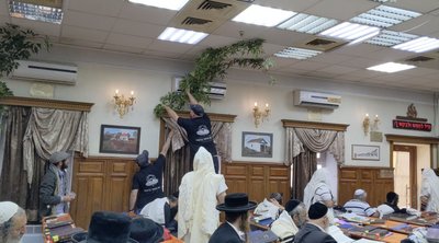 Хасиди святкують Шавуот Хасиди святкують Шавуот