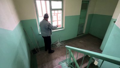 Поцілили у багатоповерхівки у Центральному районі Херсона. Очевидці російських атак дронами типу "Молнія" про наслідки Поцілили у багатоповерхівки у Центральному районі Херсона. Очевидці російських атак дронами типу "Молнія" про наслідки