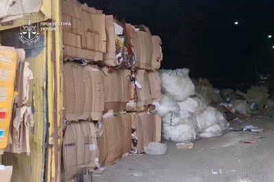 Незаконно заробляли на вторсировині: в Ужгороді підозрюють депутата міськради й підприємців Незаконно заробляли на вторсировині: в Ужгороді підозрюють депутата міськради й підприємців