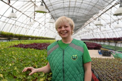 Майстриня дільниці з вирощування квіткової продукції Марина Мірошниченко Майстриня дільниці з вирощування квіткової продукції Марина Мірошниченко