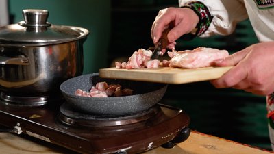 Українська затірка з Рівненщини: старовинний рецепт страви від господині з Кутянки Українська затірка з Рівненщини: старовинний рецепт страви від господині з Кутянки