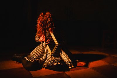 "Я щаслива, що цей досвід зі мною стався": Марися Нікітюк про свою першу виставу "Свято мерців" "Я щаслива, що цей досвід зі мною стався": Марися Нікітюк про свою першу виставу "Свято мерців"