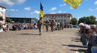 Понад рік вважали зниклим безвісти: на Рівненщині попрощалися із солдатом Віталієм Колодинським Понад рік вважали зниклим безвісти: на Рівненщині попрощалися із солдатом Віталієм Колодинським