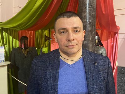 Представлено понад 200 предметів музейної колекції: у Дніпрі відкрили виставку холодної зброї Представлено понад 200 предметів музейної колекції: у Дніпрі відкрили виставку холодної зброї