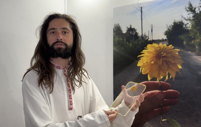 "Народився в лісі. Виріс у саду. Живу в Сумах": Євген Котляр розповів про свої фотороботи "Народився в лісі. Виріс у саду. Живу в Сумах": Євген Котляр розповів про свої фотороботи