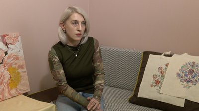 "Захищаю той світ, який в душі живе": військовослужбовиця малює картини та волонтерить для ЗСУ