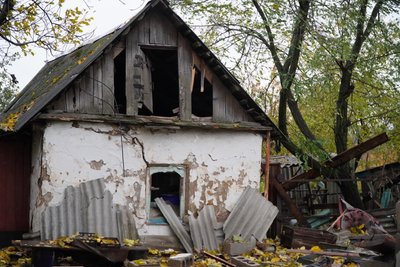 "Сидиш і чекаєш, коли приб’є". Що місцеві розповіли про життя у прифронтовому Демуриному, яке РФ атакує дронами "Сидиш і чекаєш, коли приб’є". Що місцеві розповіли про життя у прифронтовому Демуриному, яке РФ атакує дронами