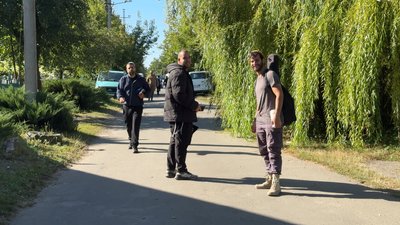 Хасиди відвідують могилу Баал-Шем-Това на Хмельниччині дорогою до Умані Хасиди відвідують могилу Баал-Шем-Това на Хмельниччині дорогою до Умані