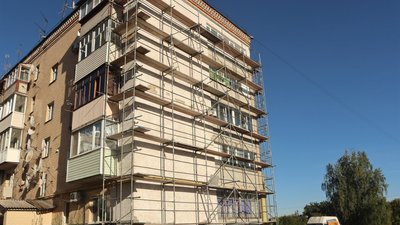 Замінили покрівлю, встановили вікна: у Борзні на Чернігівщині ремонтують та утеплюють багатоповерхівки Замінили покрівлю, встановили вікна: у Борзні на Чернігівщині ремонтують та утеплюють багатоповерхівки