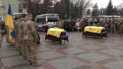 З бійцями Олександром Богомазюком та Віктором Бойком попрощались у Рівному